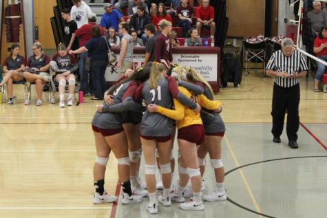 Volleyball girls huddle up.
