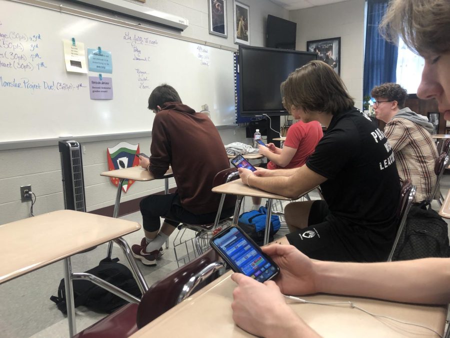 Students playing Clash Royale.