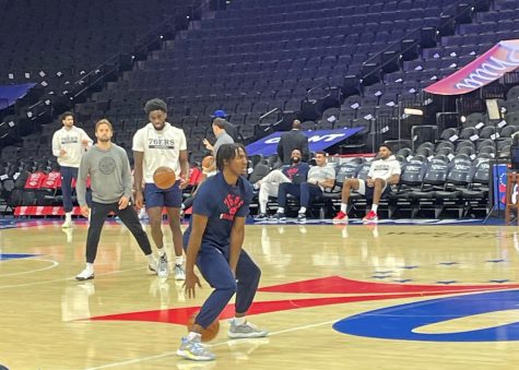 Tyrese Maxey shooting around in warmups before his game vs. the Nicks.